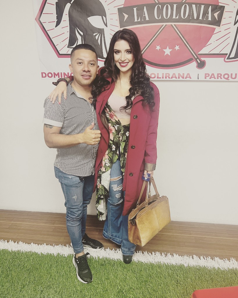 Encuentro cercano con artista invitada.